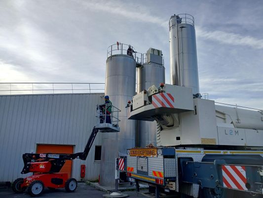 Démontage de deux silos chez Délifrance